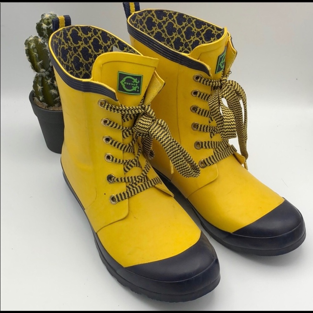 C Wonder Laceup Rain boots size 8